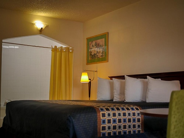 Americas Best Value Inn Chico image 11